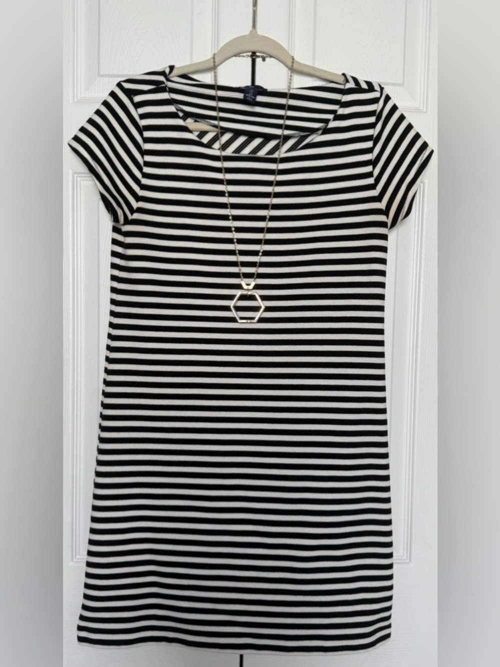 Gap back & white dress! - Picture 6 of 13